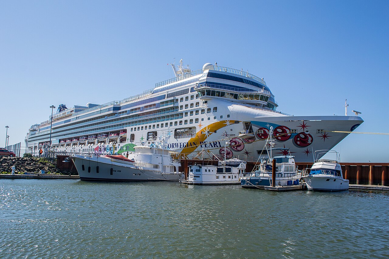 Norwegian Pearl ship photo 2