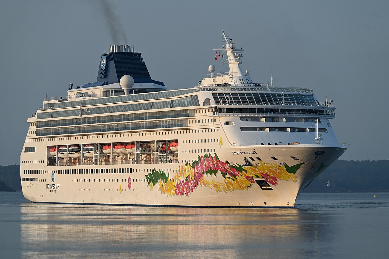 Norwegian Sky ship photo 3