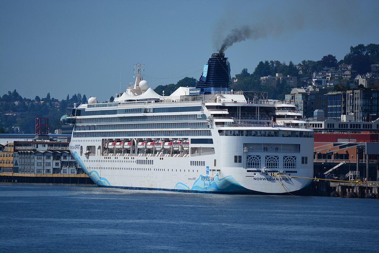 Norwegian Spirit ship photo 3
