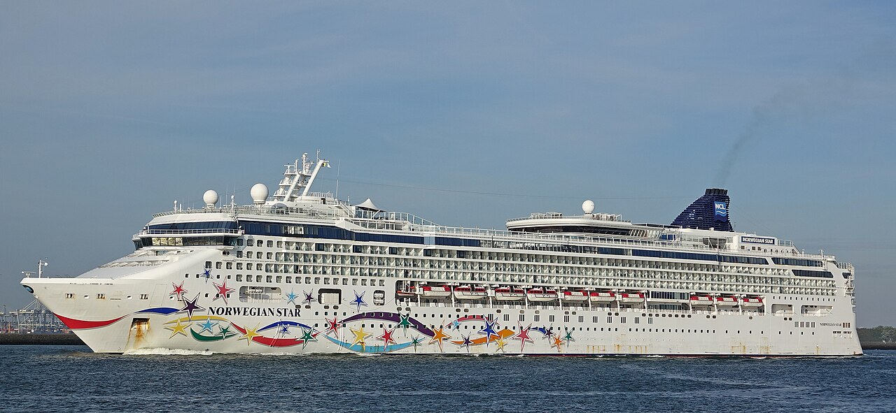 Norwegian Star ship photo 2