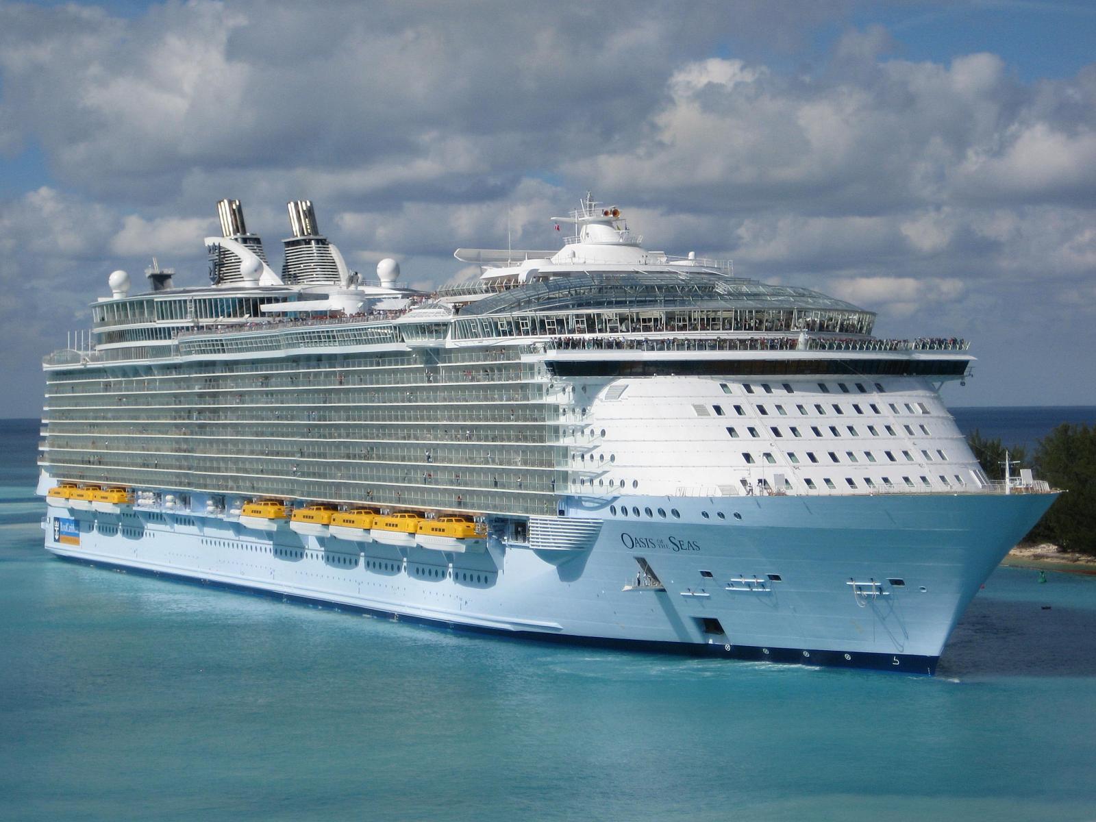 Oasis of the Seas ship photo 2