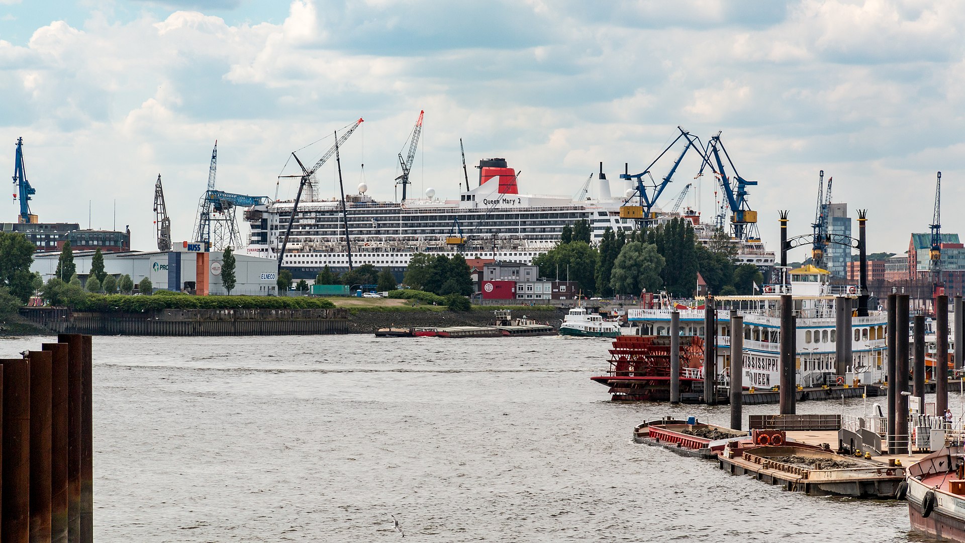 Queen Mary 2 ship photo 1