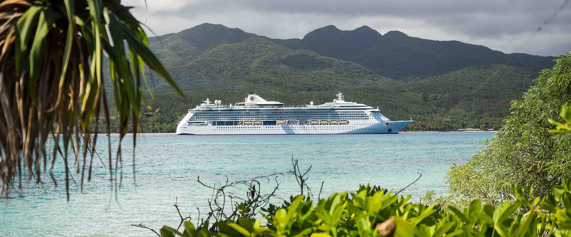 Radiance of the Seas ship photo 2