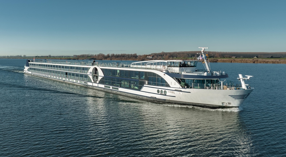 Riviera Resplendence ship photo 1