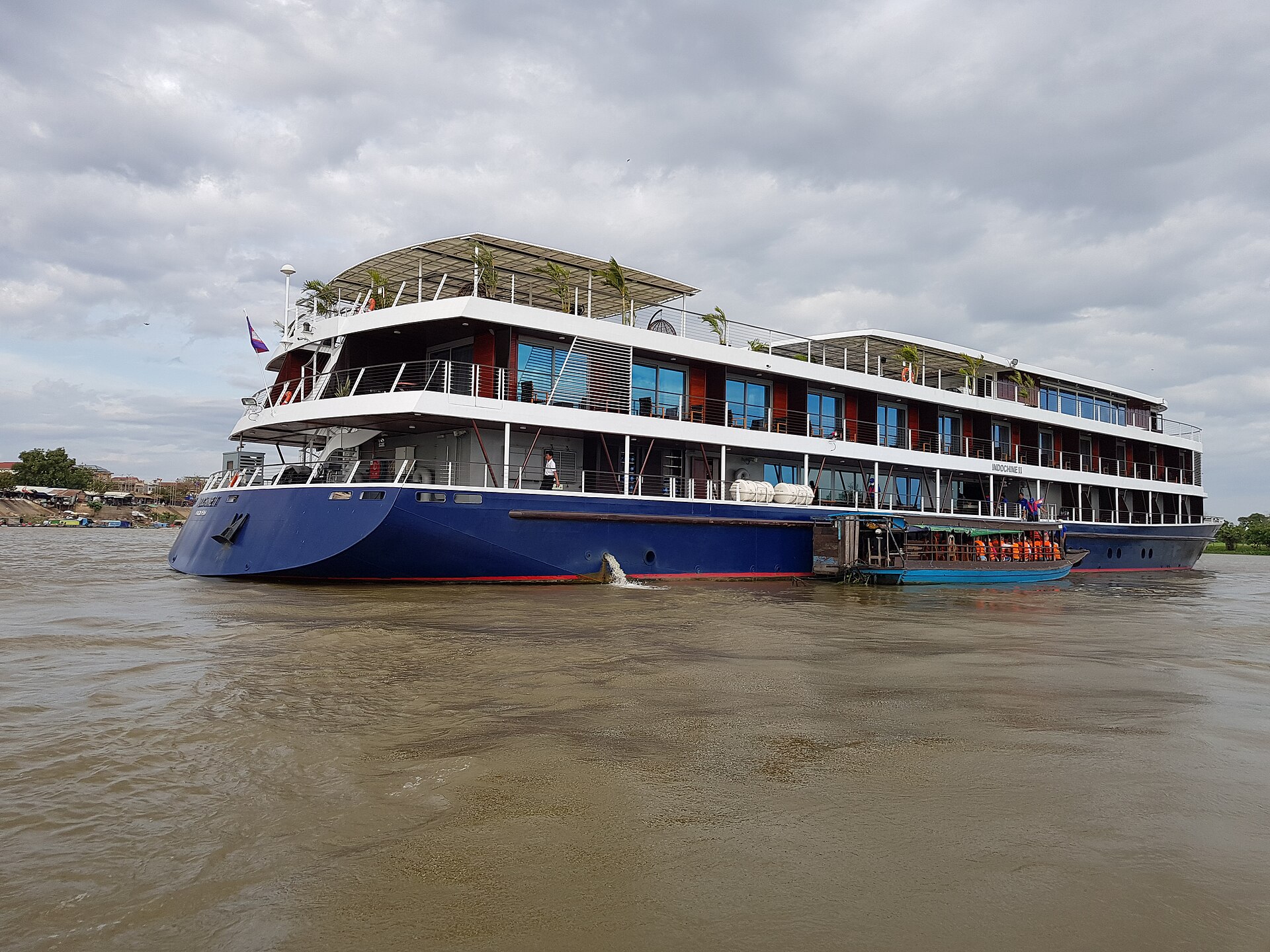 RV Indochine II ship photo 4