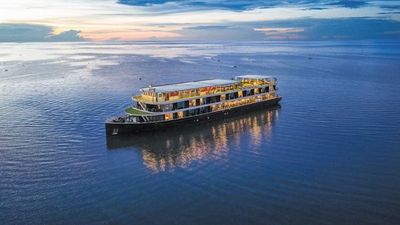 RV Indochine II ship photo 5