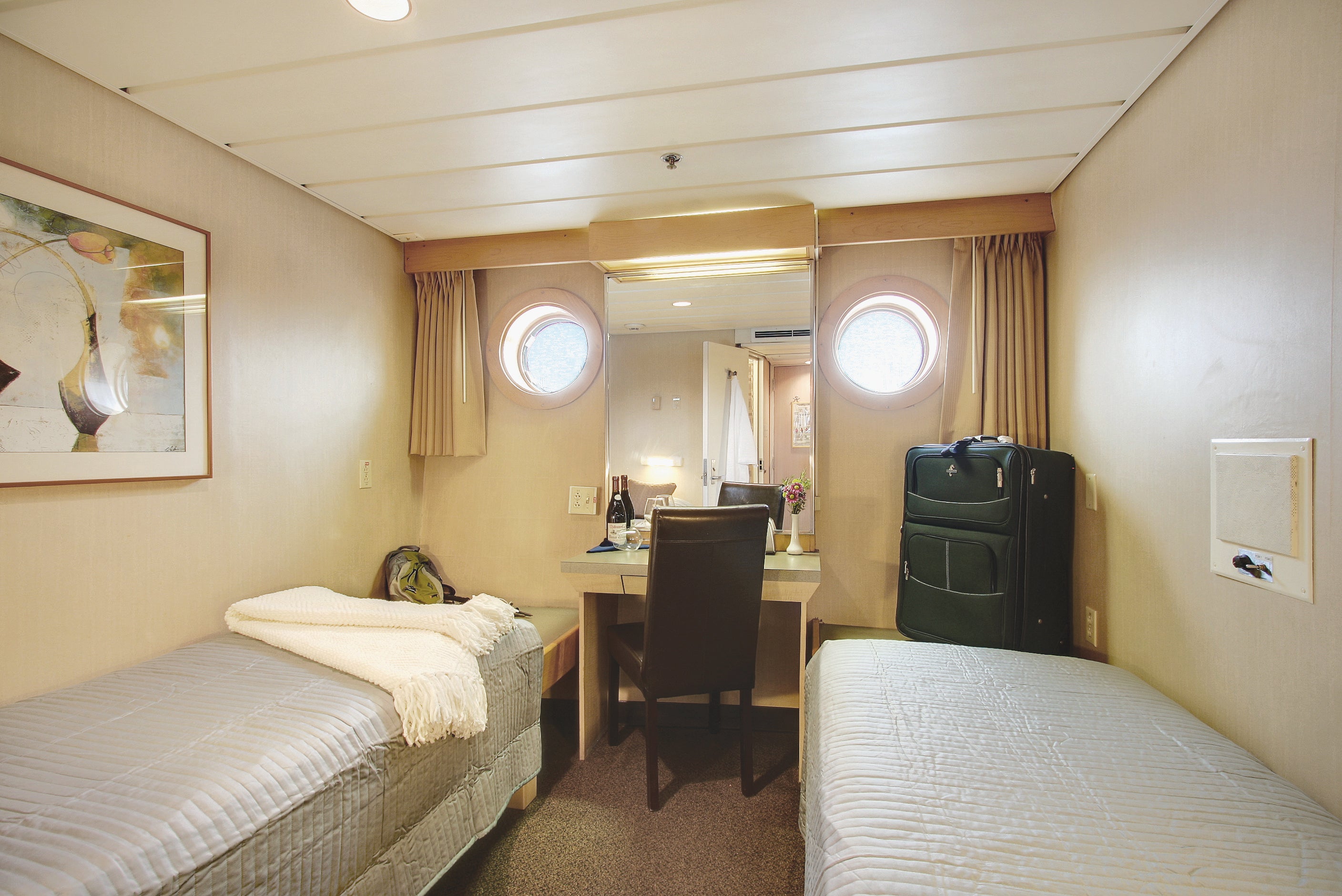 Safari Endeavour ship photo 4