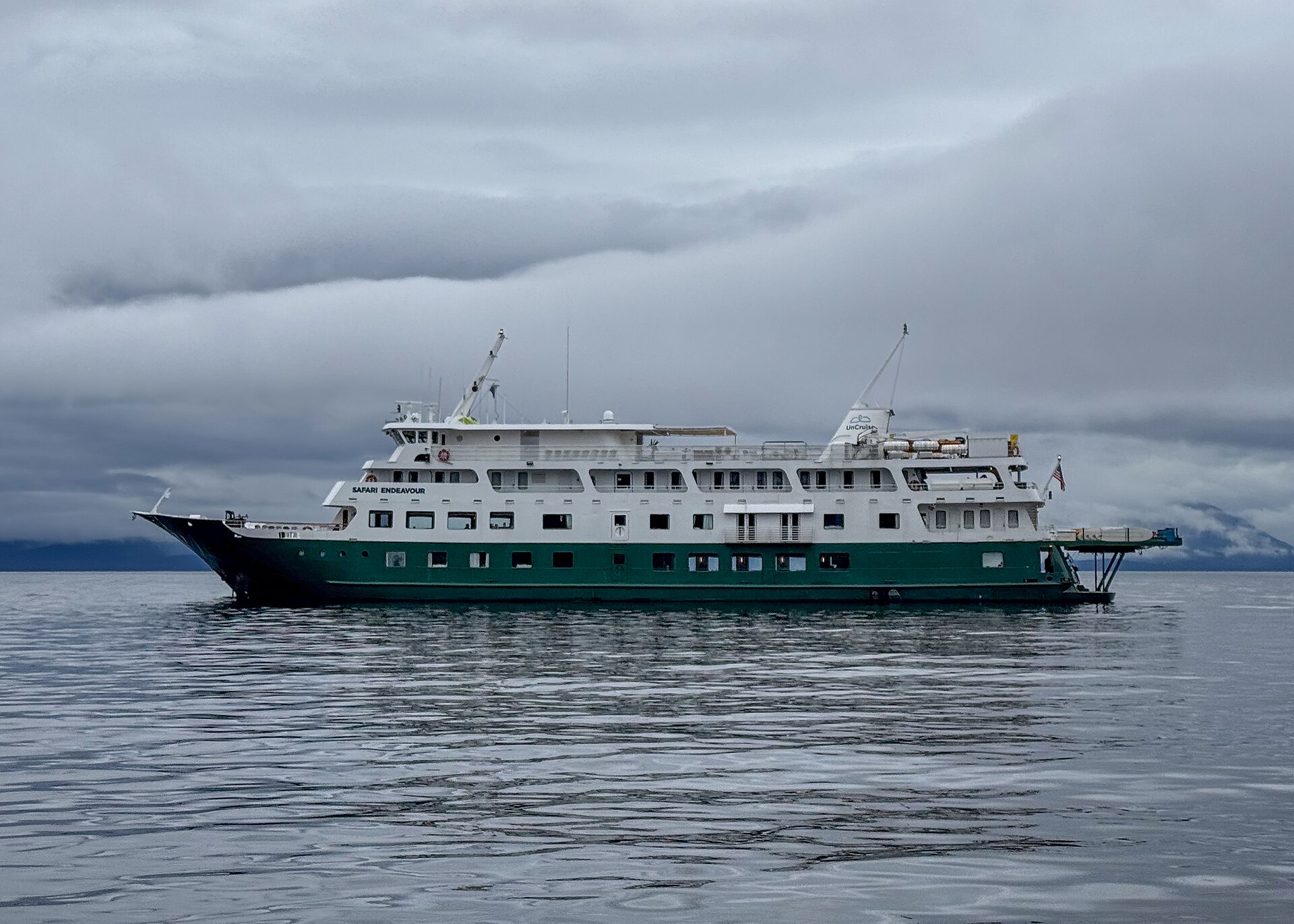 Safari Endeavour ship photo 1