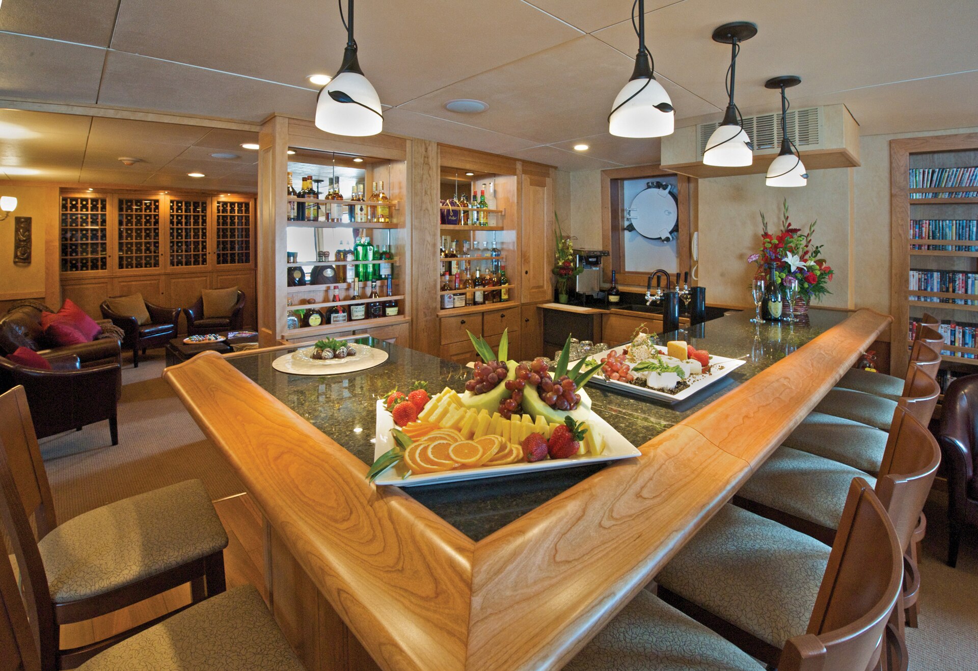 Safari Explorer ship photo 3