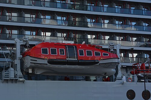 Scarlet Lady ship photo 6