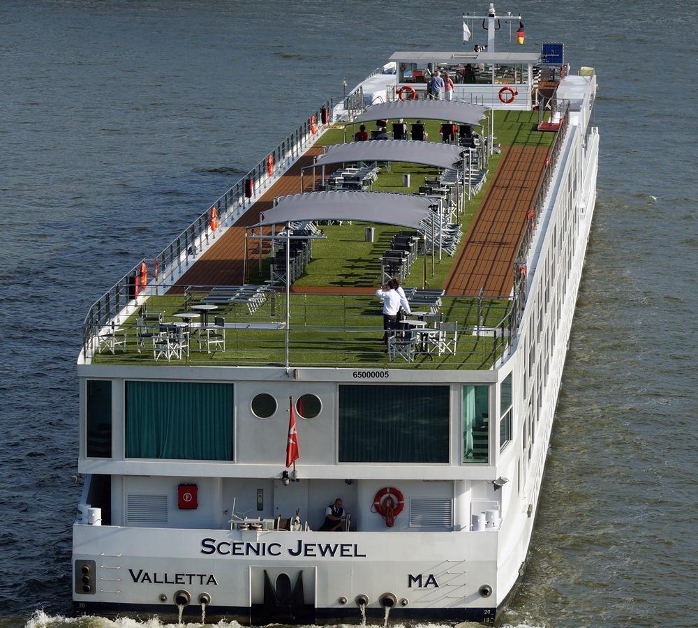 Scenic Jewel ship photo 3