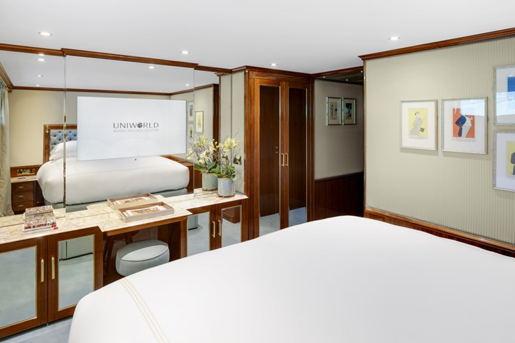 SS Joie de Vivre ship photo 6