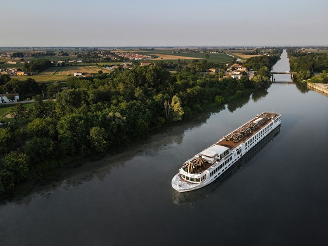 SS La Venezia ship photo 1