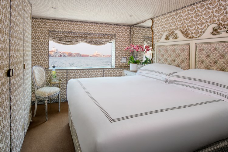 SS La Venezia ship photo 15