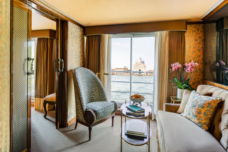 SS La Venezia ship photo 5