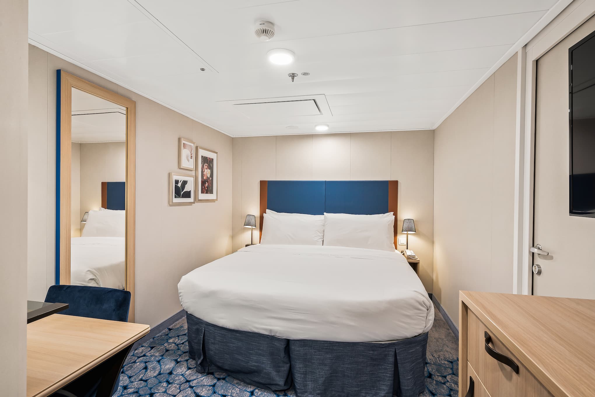 Utopia of the Seas ship photo 7