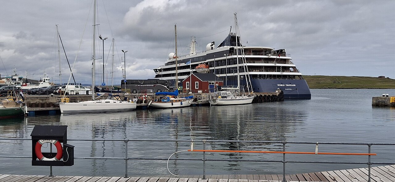 World Traveller ship photo 2